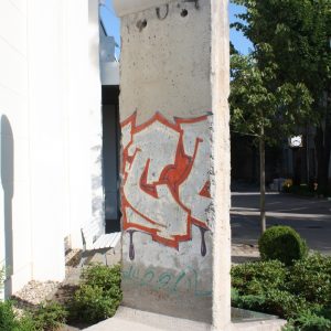 Niemcy. Berlin – Goerzallee. Fragment Muru Berlińskiego.